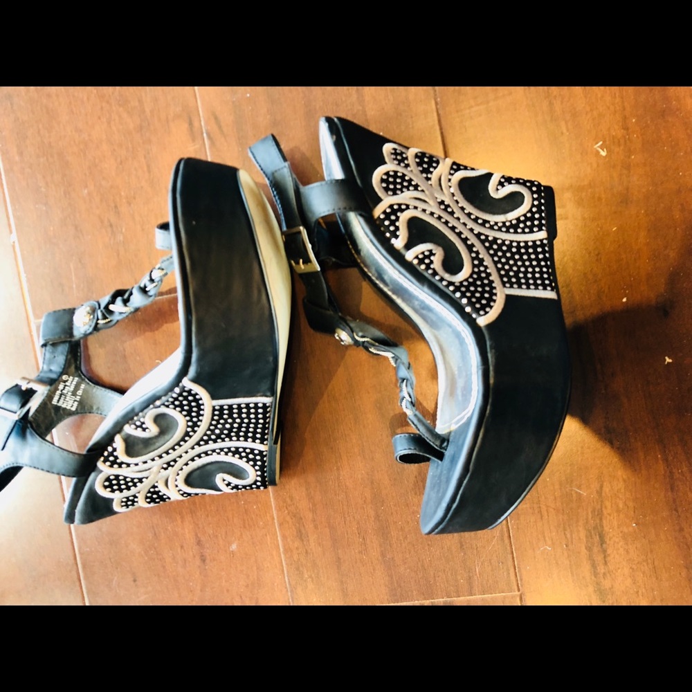 Dereon Fleur de Lis Wedge Heels